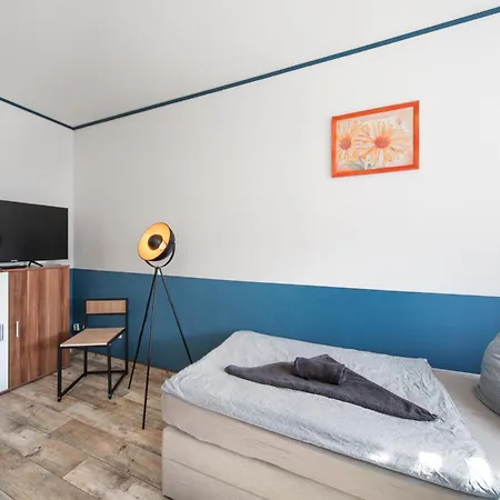 Apartment Stadtrand, 4 Personen, Nahe Bahnhof Und