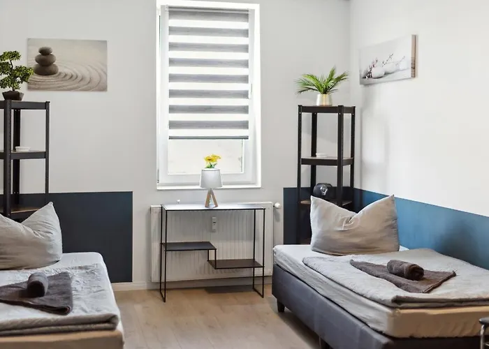 Stadtrand, 4 Personen, Nahe Bahnhof Und