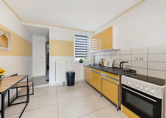 Stadtrand, 4 Personen, Nahe Bahnhof Und Halberstadt