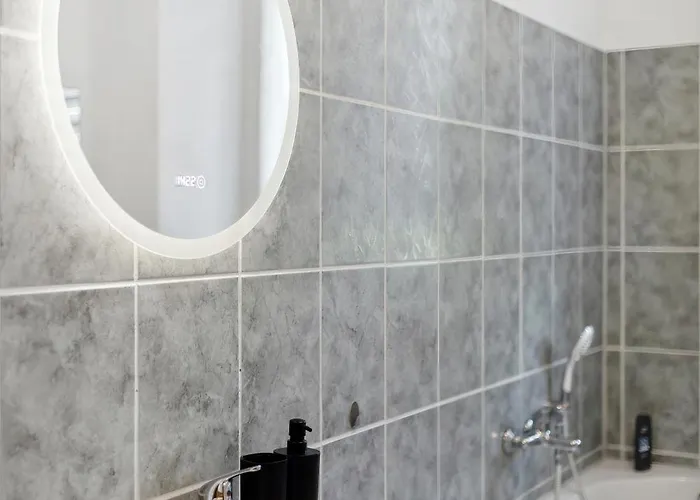 Stadtrand, 4 Personen, Nahe Bahnhof Und Apartment