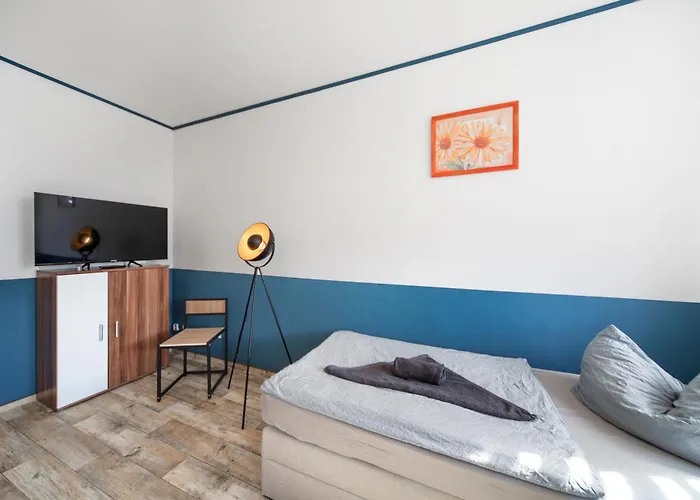 Apartment Stadtrand, 4 Personen, Nahe Bahnhof Und