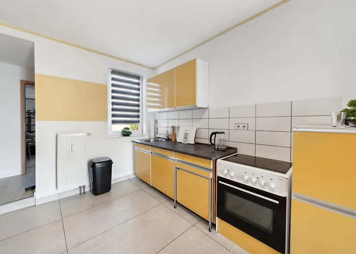 Stadtrand, 4 Personen, Nahe Bahnhof Und Halberstadt