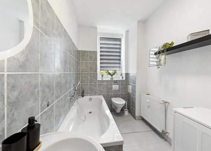 Stadtrand, 4 Personen, Nahe Bahnhof Und * Halberstadt