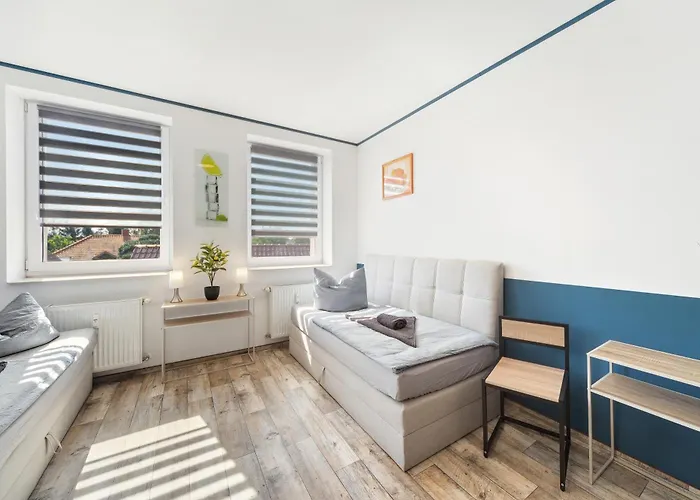 Stadtrand, 4 Personen, Nahe Bahnhof Und