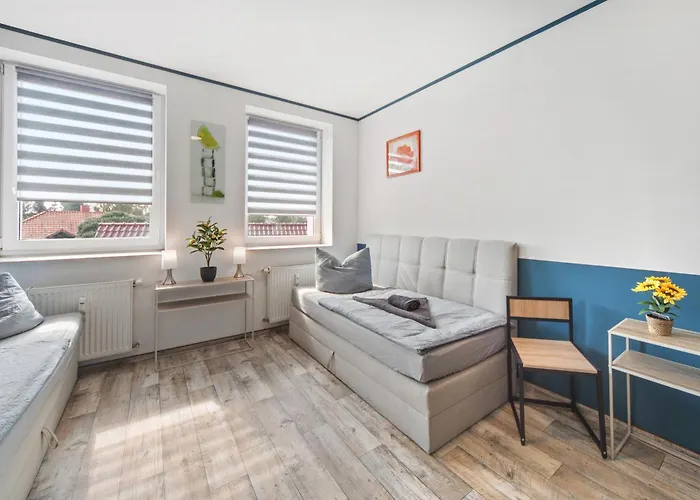 Stadtrand, 4 Personen, Nahe Bahnhof Und Apartment