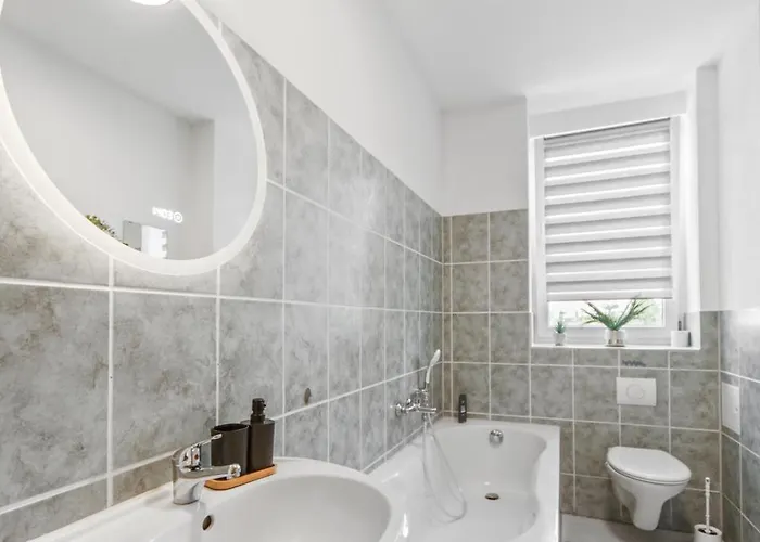 Apartment Stadtrand, 4 Personen, Nahe Bahnhof Und